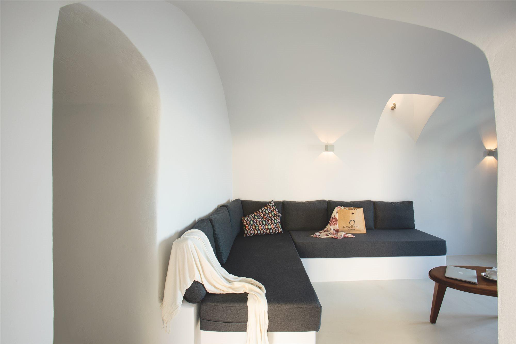 Remezzo Hotel Imerovigli (Santorini)