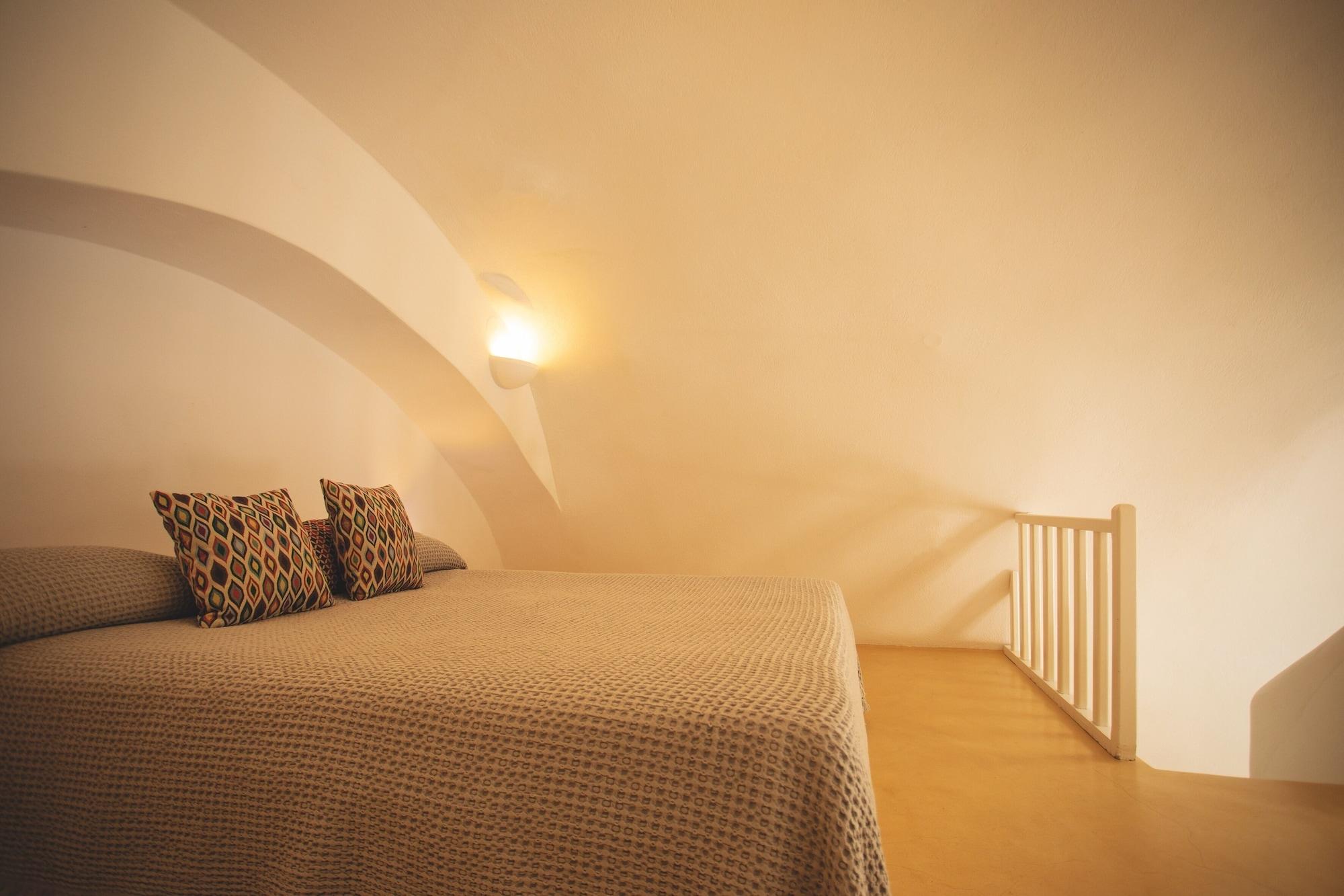 Remezzo Hotel Imerovigli (Santorini)