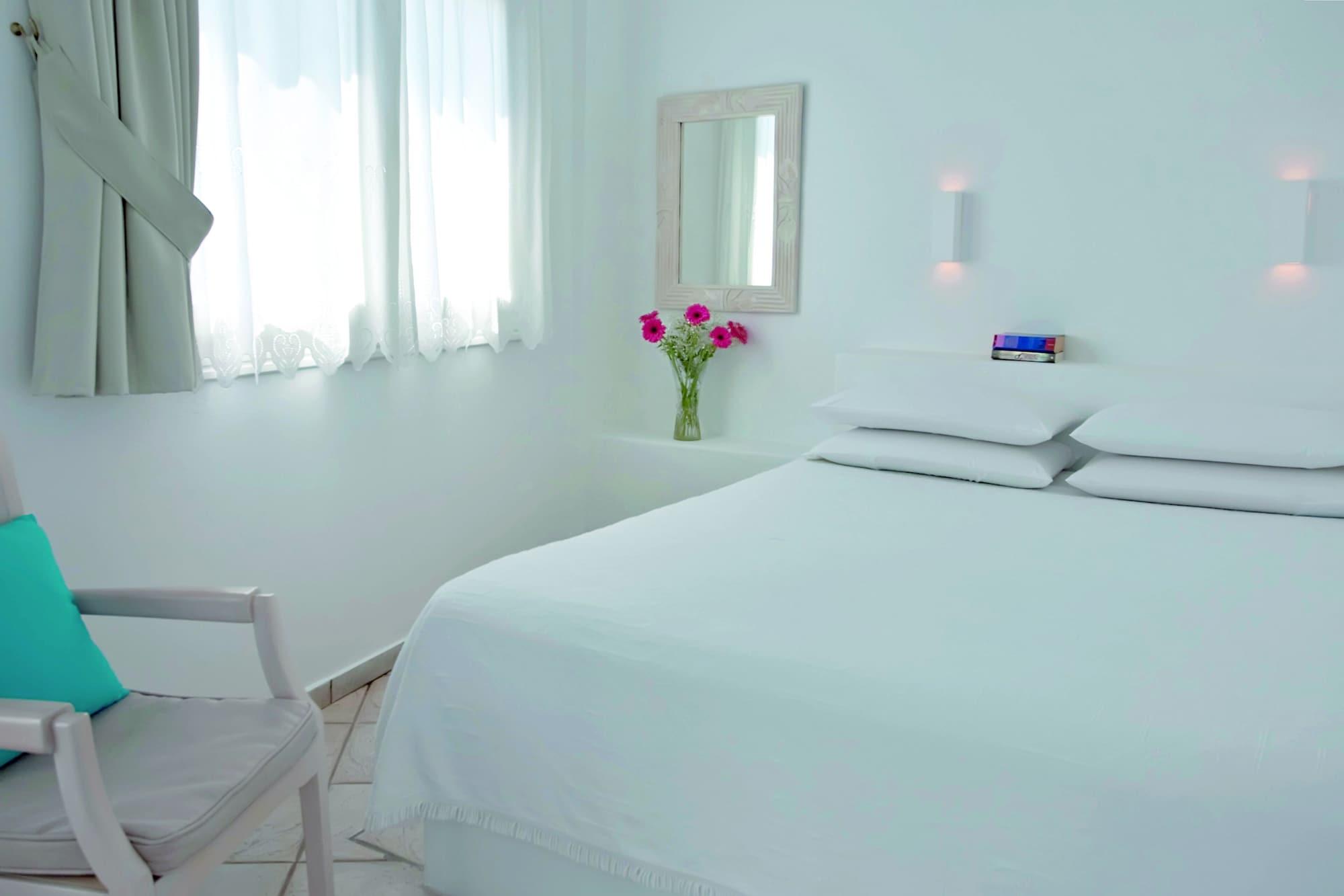Remezzo Hotel Imerovigli (Santorini)